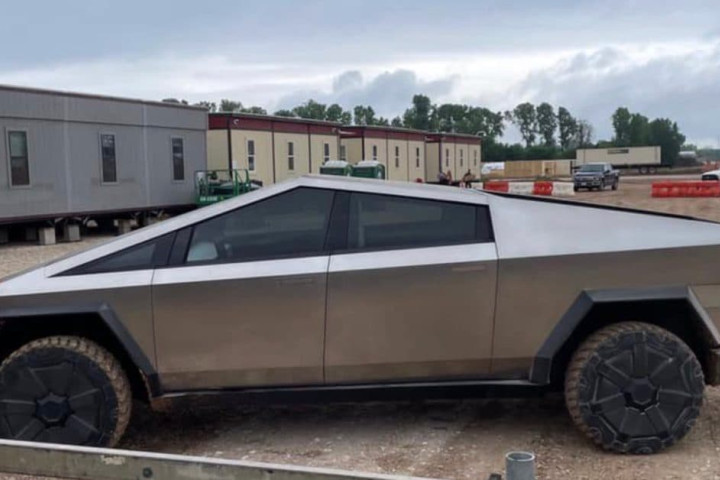 Илон Маск объявил о выходе новой версии “Cybertruck”