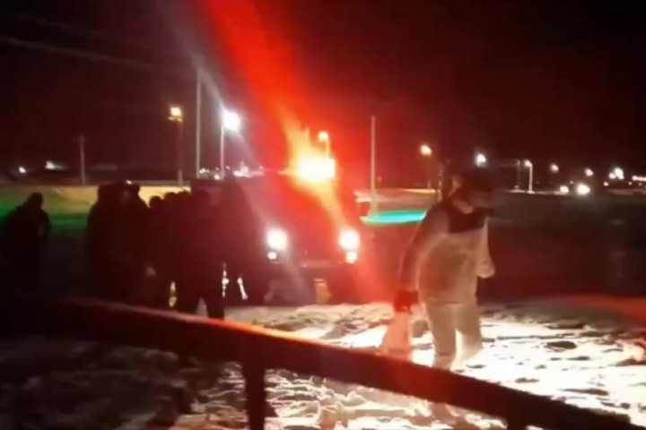 В Казахстане эвакуировали 32 узбекистанцев из опрокинутого автобуса
