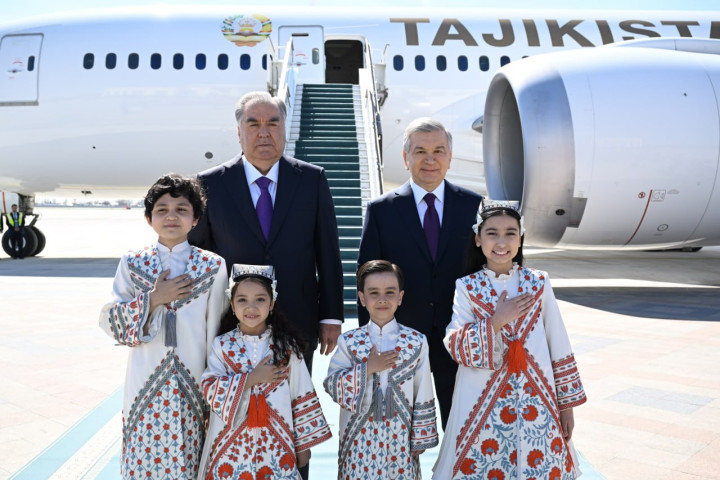 Президент Таджикистана Эмомали Рахмон прибыл в Узбекистан