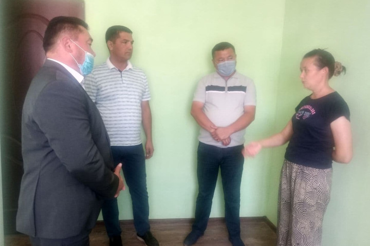 Типовой дом в Джизаке привели в порядок после обращений граждан о его неприглядном состоянии