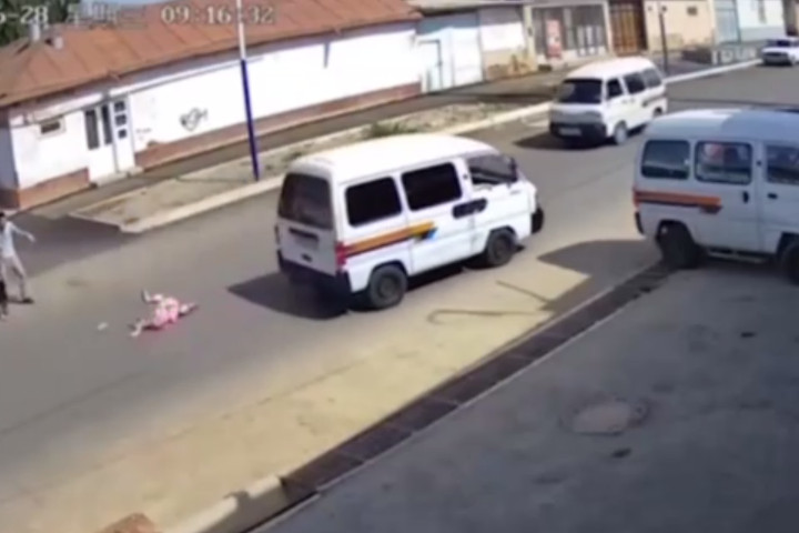 В Намангане водитель Damas сбил девочку, проводится доследственная проверка