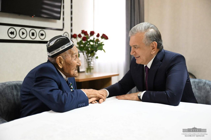 Президент Шавкат Мирзиёев навестил участников Второй мировой войны - фото