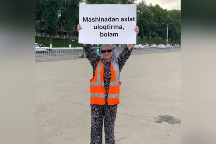 Ташкентские работники управления благоустройства провели флешмоб против мусора
