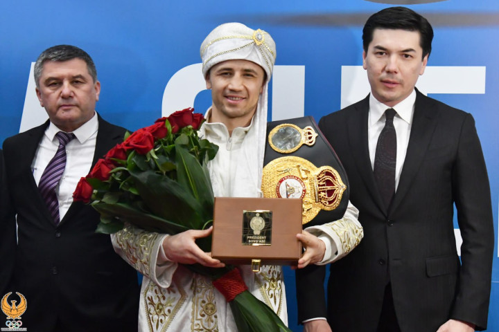 Боксеру Исраилу Мадримову вручили подарок Президента. Как встречали чемпиона мира в Ташкенте?