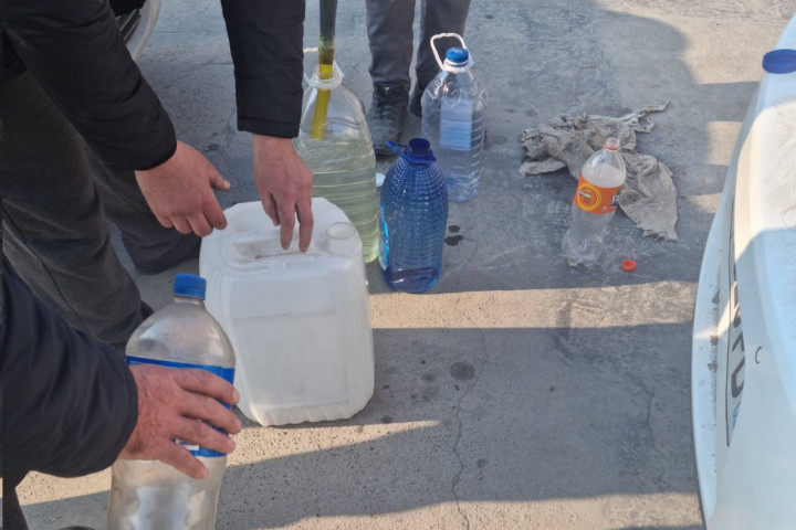 Соцсети: Водители выстраиваются в километровые очереди за «драгоценным» бензином АИ-80