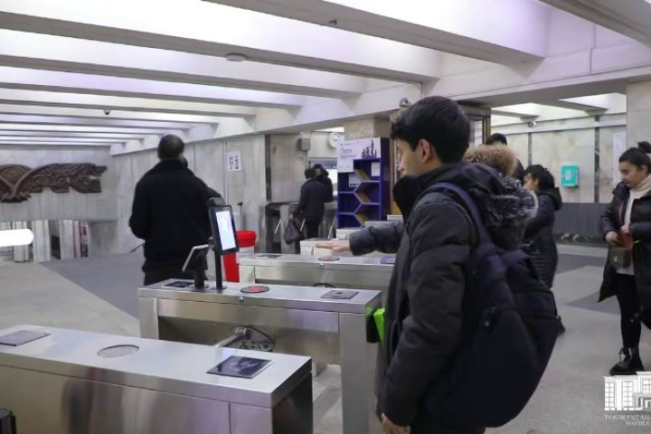 В Ташкенте на 29 станциях метро можно оплатить проезд по ладони