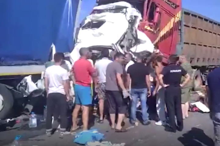 В Кыргызстане 23 августа объявлено Днем всеобщего траура в связи с гибелью граждан в ДТП в России