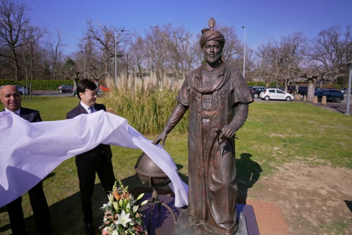 Во французской Тулузе торжественно открыли памятник Мирзо Улугбеку