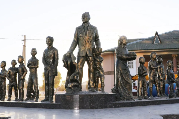В Самаркандской области установлен памятник в честь Хамита Саматова, усыновившего 13 детей