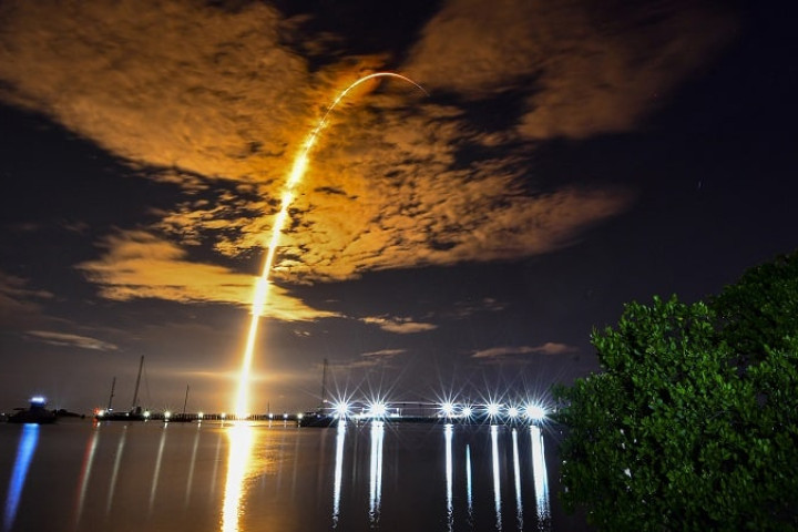 Компания SpaceX вывела на орбиту новую группу интернет-спутников Starlink
