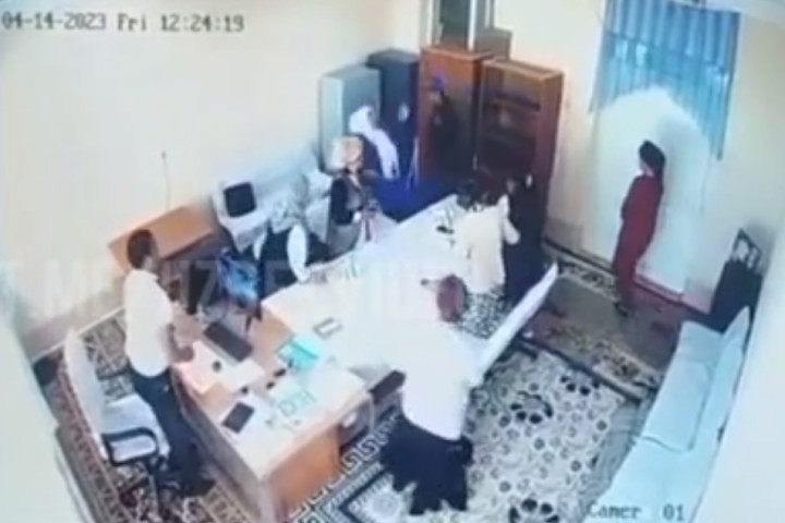 Прокуратура возбудила уголовное дело по факту избиения учительниц в одной из школ Сурхандарьи
