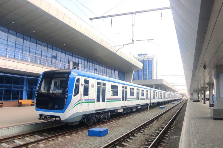 В Узбекистан доставлены новые метропоезда