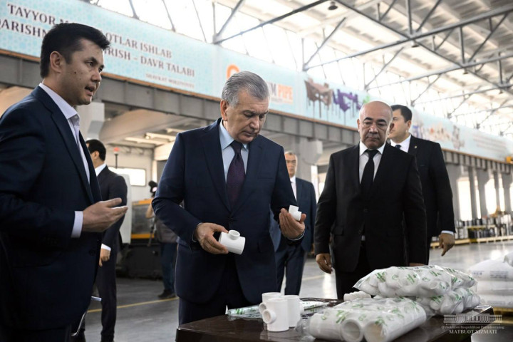 Президент ознакомился с деятельностью предприятий в свободной экономической зоне «Ангрен».