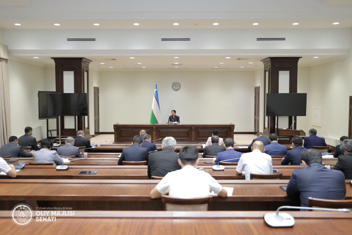 Сенат созывает 26 августа восемнадцатое пленарное собрание