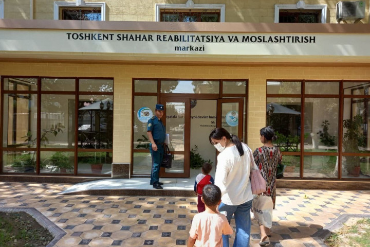 Жительница Самаркандской области вместе с четырьмя детьми была вынуждена покинуть дом из-за скандалов супруга