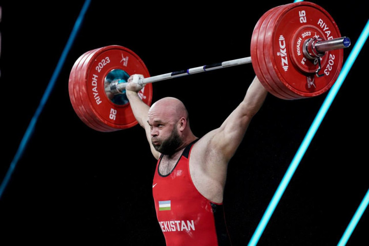 Акбар Джураев и Руслан Нурудинов завоевали золото и серебро Чемпионата мира по тяжелой атлетике