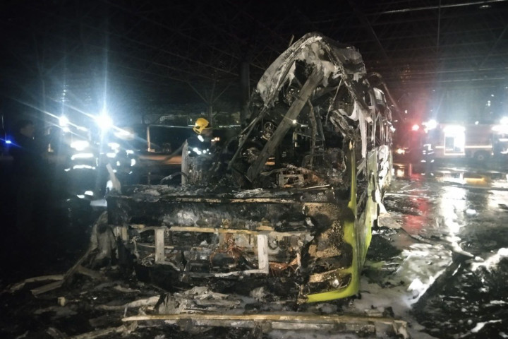 В Мирзо-Улугбекском районе сгорел автобус