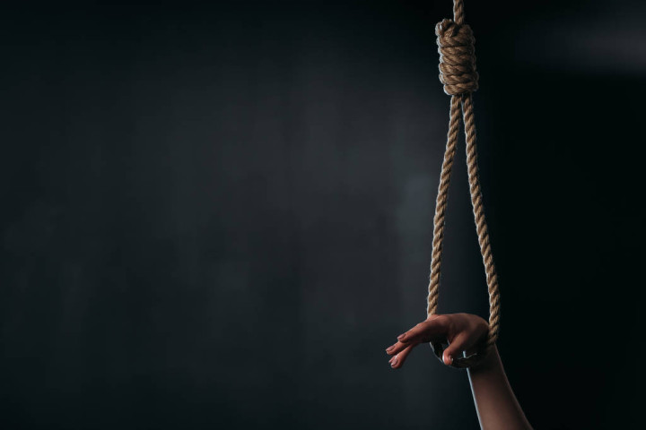 В Андижанской области повесилась 21-летняя женщина. Ведется доследственная проверка