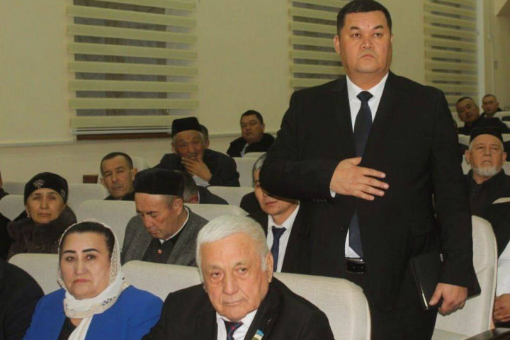 Хоким Зафарабадского района вместе с сыном попал в ДТП