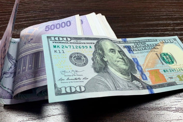 В Узбекистане порог покупки долларов без проверки хотят поднять до $500