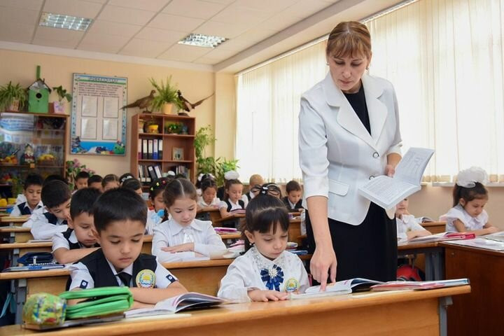 В Узбекистане с нового учебного года вводят систему национальной сертификации учителей начальных классов