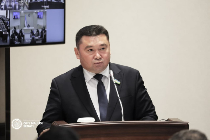 В системе озер Айдар-Арнасай образовался слой соли до 15-20 см