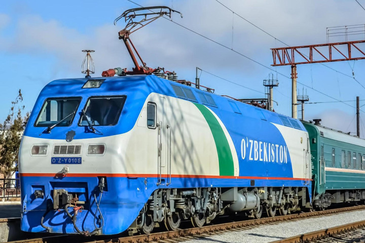 Первый в Узбекистане поезд дальнего следования свяжет 8 регионов от Каракалпакстана до Андижана