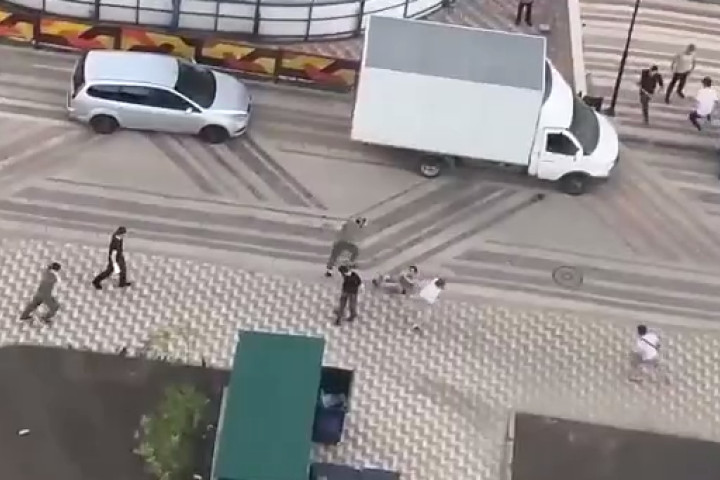 Мигранты и охранники устроили массовую драку в Новой Москве