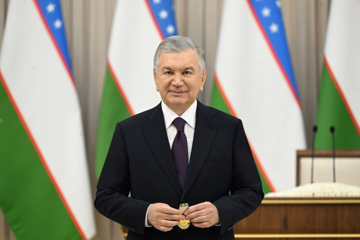 Президент вручил награды учителям и наставникам в честь их профессионального праздника - фото