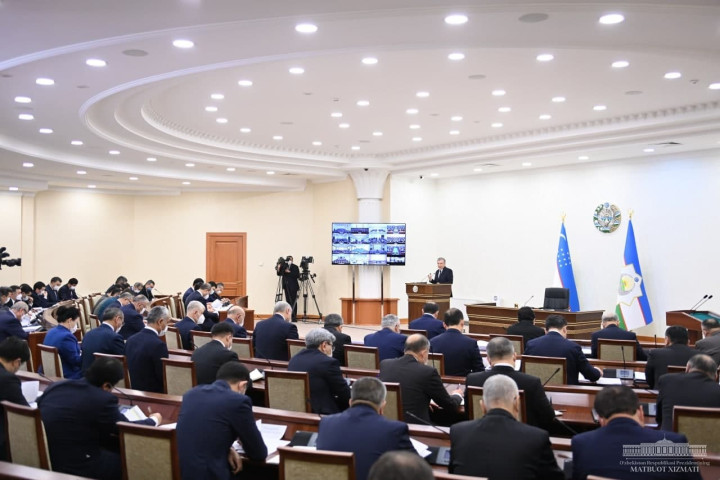 Шавкат Мирзиёев выразил благодарность узбекистанцам, внесшим вклад в формирование госпрограммы на 2022 год