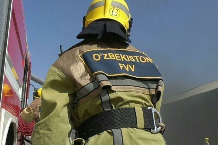 В Кашкадарье для тушения текстильного склада потребовалось 8 пожарно-спасательных экипажей
