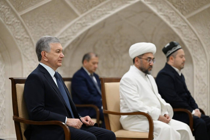 Президент Шавкат Мирзиёев посетил мавзолей Имама Бухари в Самарканде