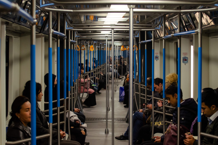 В ГУП «Тошкент метрополитени» попросили пассажиров не пользоваться переполненными вагонами