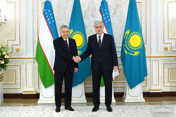 Президенты Узбекистана и Казахстана провели неформальную встречу в Шымкенте