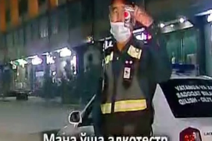 В Джизаке сотрудники ДПС вместо алкотесторов использовали «инновационные» одноразовые стаканчики