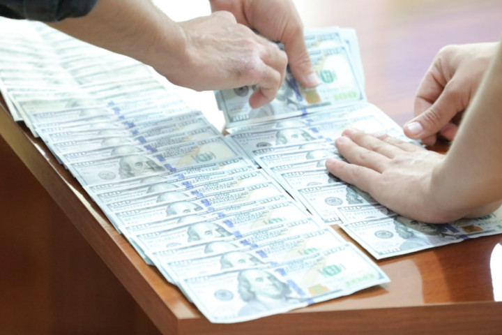 В Бухаре пресекли незаконный вывоз 50 тысяч долларов