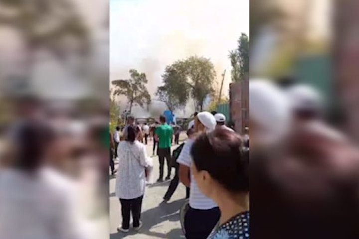В Андижане пожар в детсаду сняли на видео прохожие