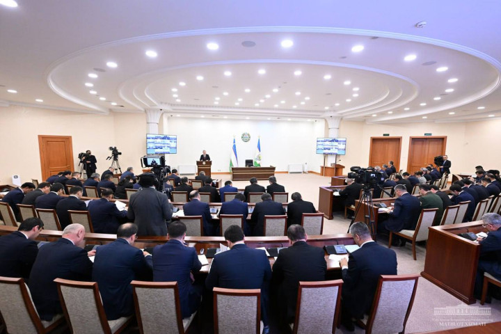 Премьер-министру поручили решить, достойны ли хокимы восьми районов своей должности