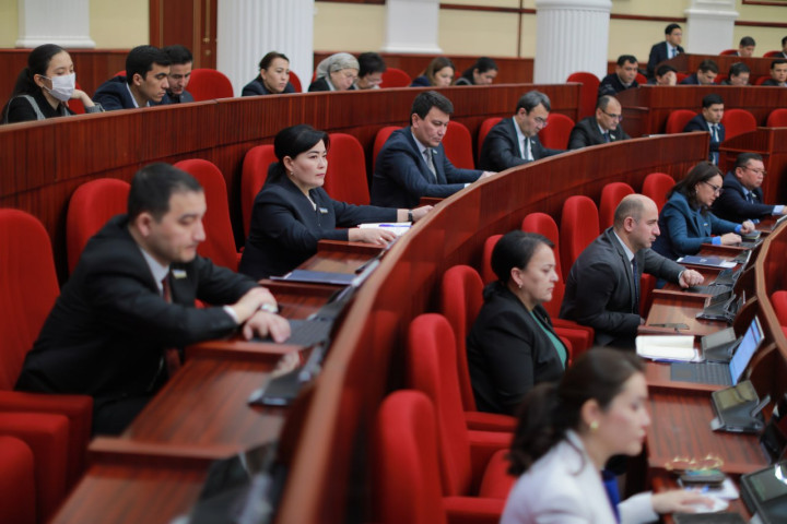 Депутаты приняли в первом чтении законопроект по признанию прав на самовольно захваченные земельные участки и постройки на них