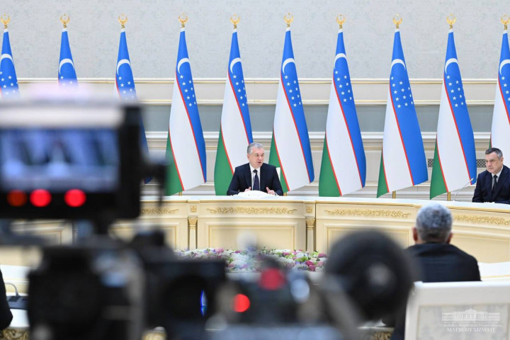Состоялись консультации при Президенте по итогам рассмотрения предложений от узбекистанцев по обновлению Конституции