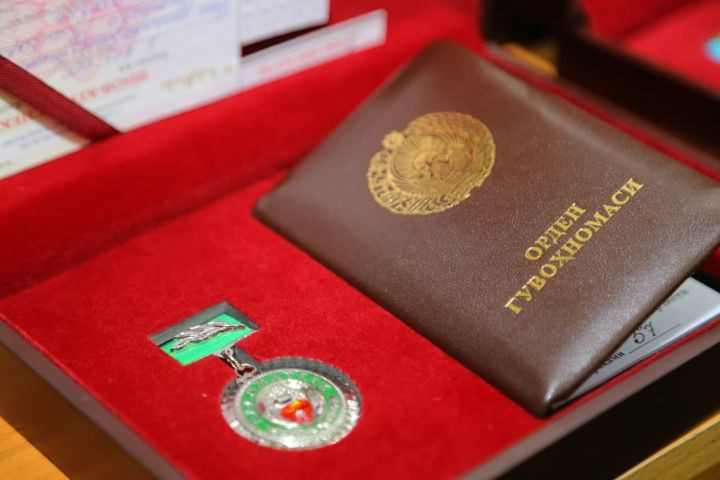 Президент Узбекистана подписал Указ о награждении группы военнослужащих и сотрудников правоохранительных органов