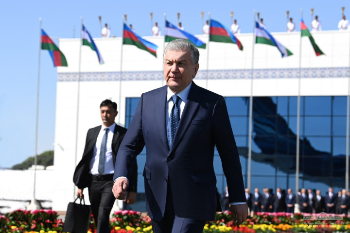 СМИ: Шавкат Мирзиёев посетит Азербайджан в августе