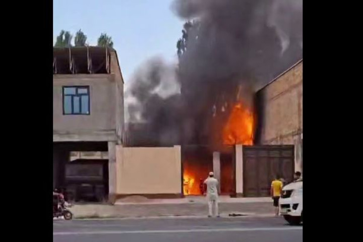 В Андижанской области сгорел автосервис, оборудованный в частном доме