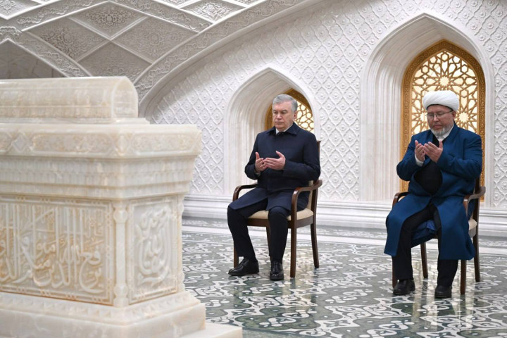 Президент посетил комплекс Имама Бухари в Самарканде