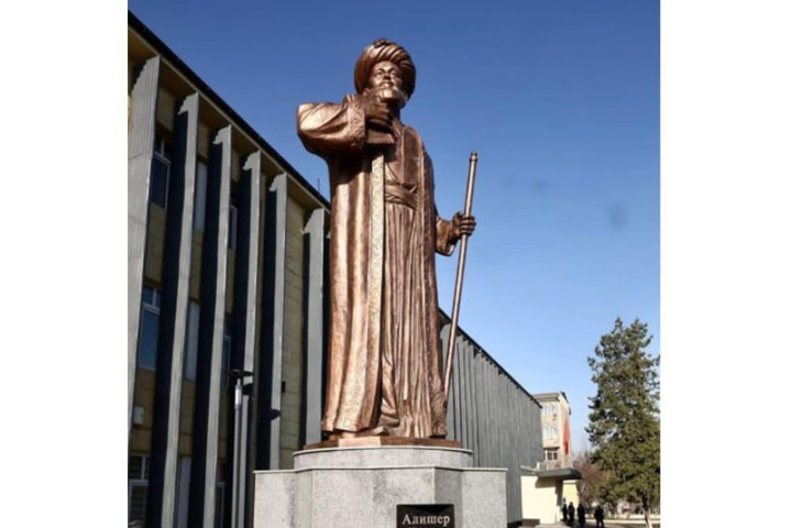 В городе Оше открылся памятник узбекскому поэту Алишеру Навои