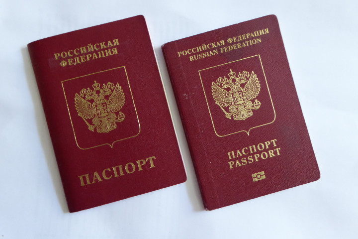 Россия приостанавливает выдачу паспортов сроком на 10 лет для своих граждан, живущих в Узбекистане