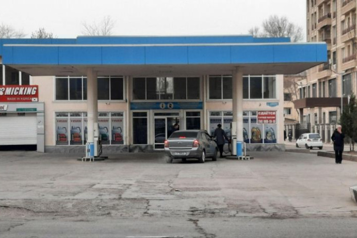 На автозаправке в Ташкенте трое рабочих отравились токсическим веществом