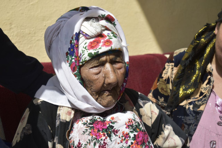 В Кашкадарье 114-летней жительнице выдали свидетельство о рождении