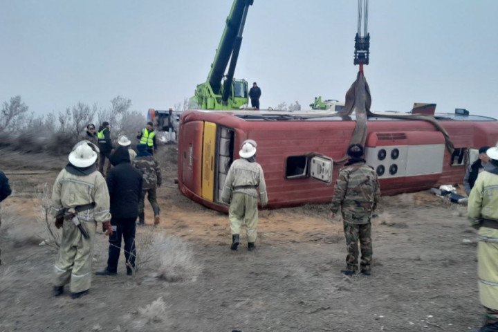 В Навоийской области опрокинулся автобус с пассажирами – есть погибшие