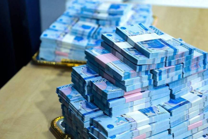 Исследование показало: узбекистанцы продолжают хранить деньги «под матрасом»